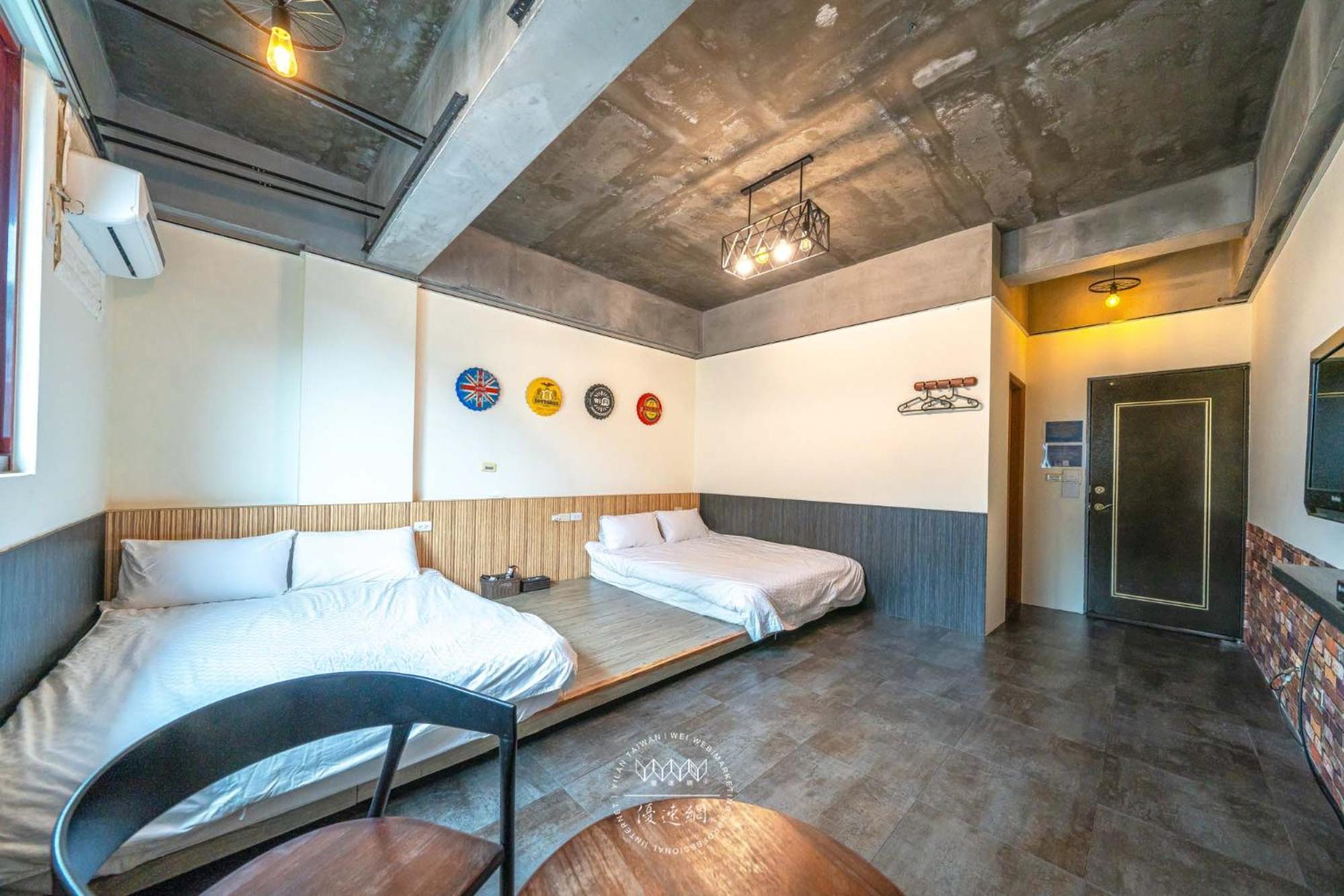 羅東夜市 工業loft旅宿 Loft House Luodong Exterior photo