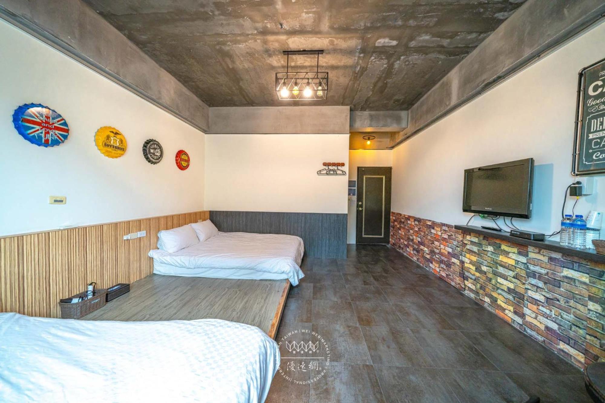 羅東夜市 工業loft旅宿 Loft House Luodong Exterior photo