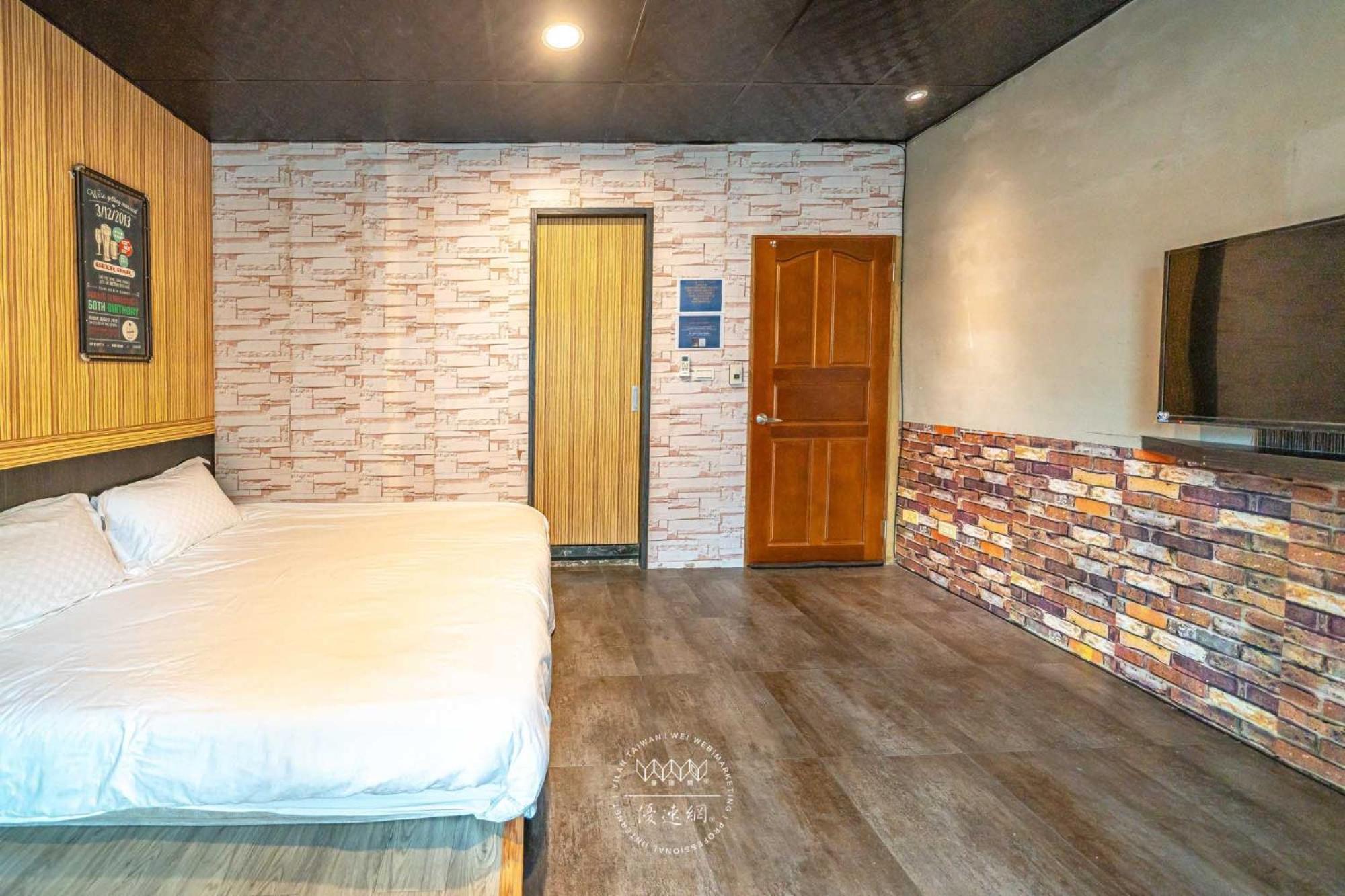 羅東夜市 工業loft旅宿 Loft House Luodong Exterior photo