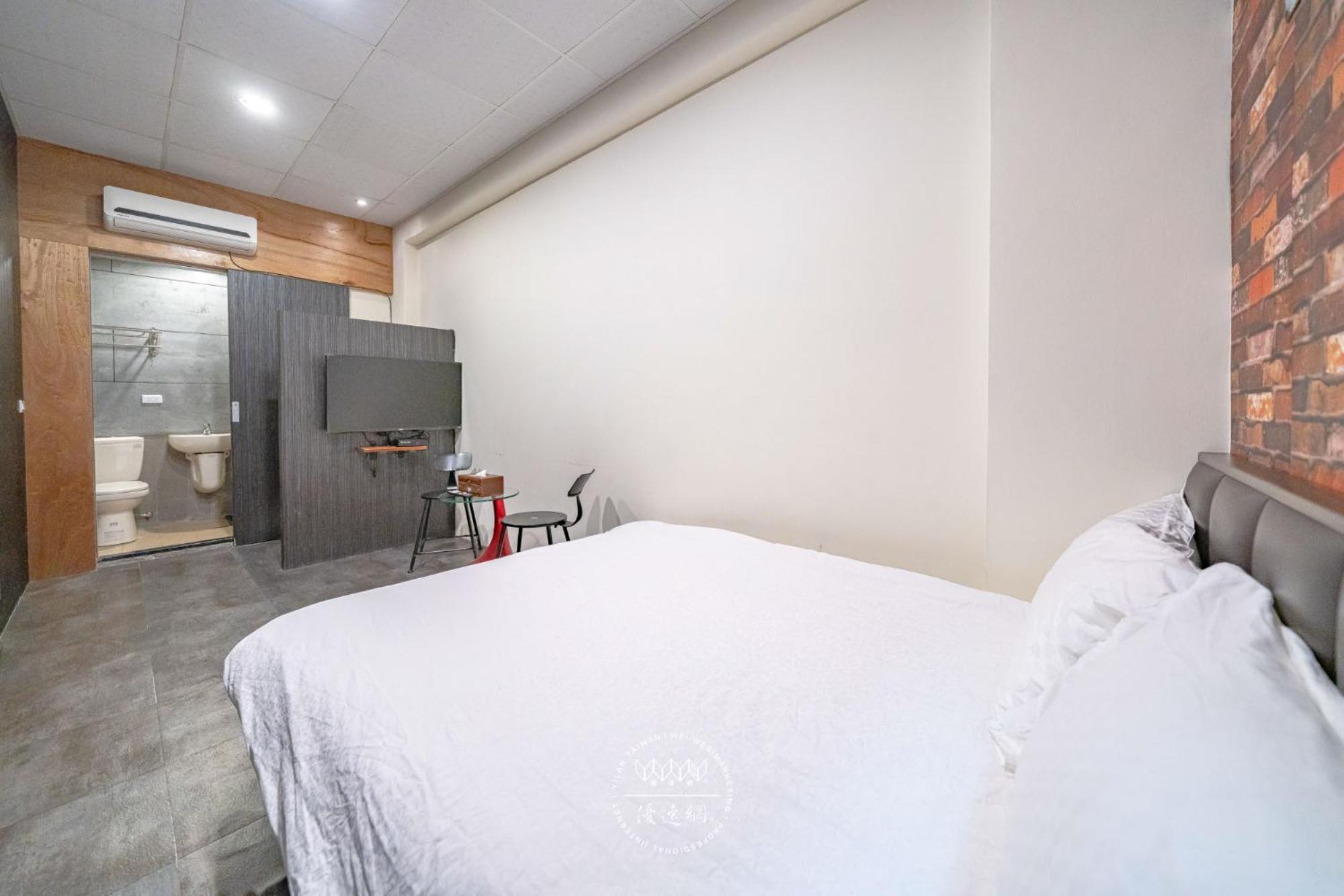 羅東夜市 工業loft旅宿 Loft House Luodong Exterior photo