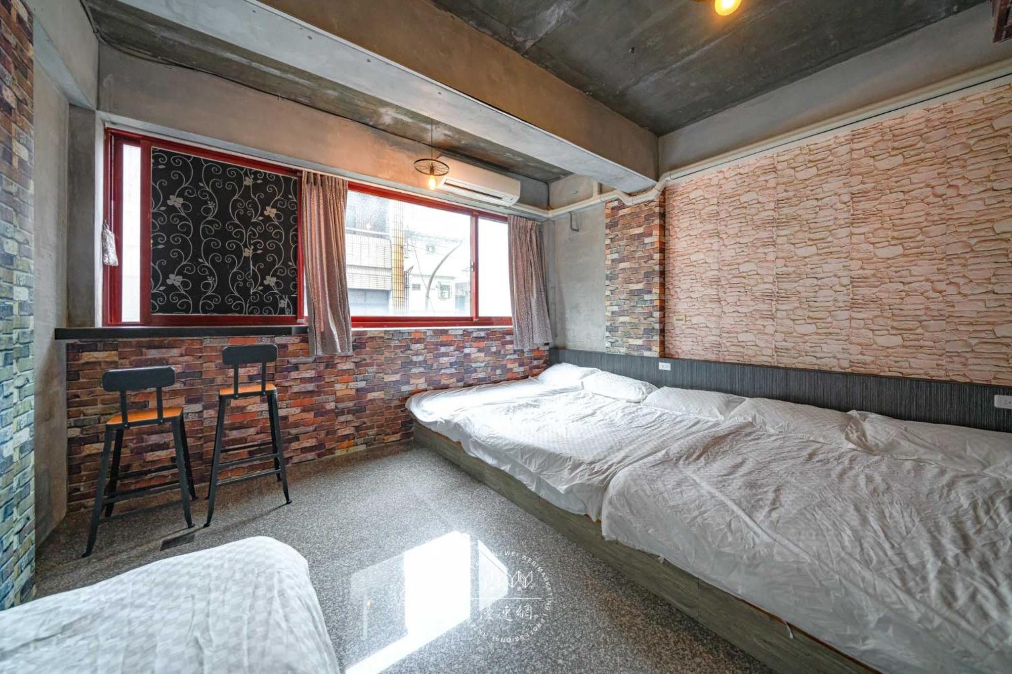 羅東夜市 工業loft旅宿 Loft House Luodong Exterior photo