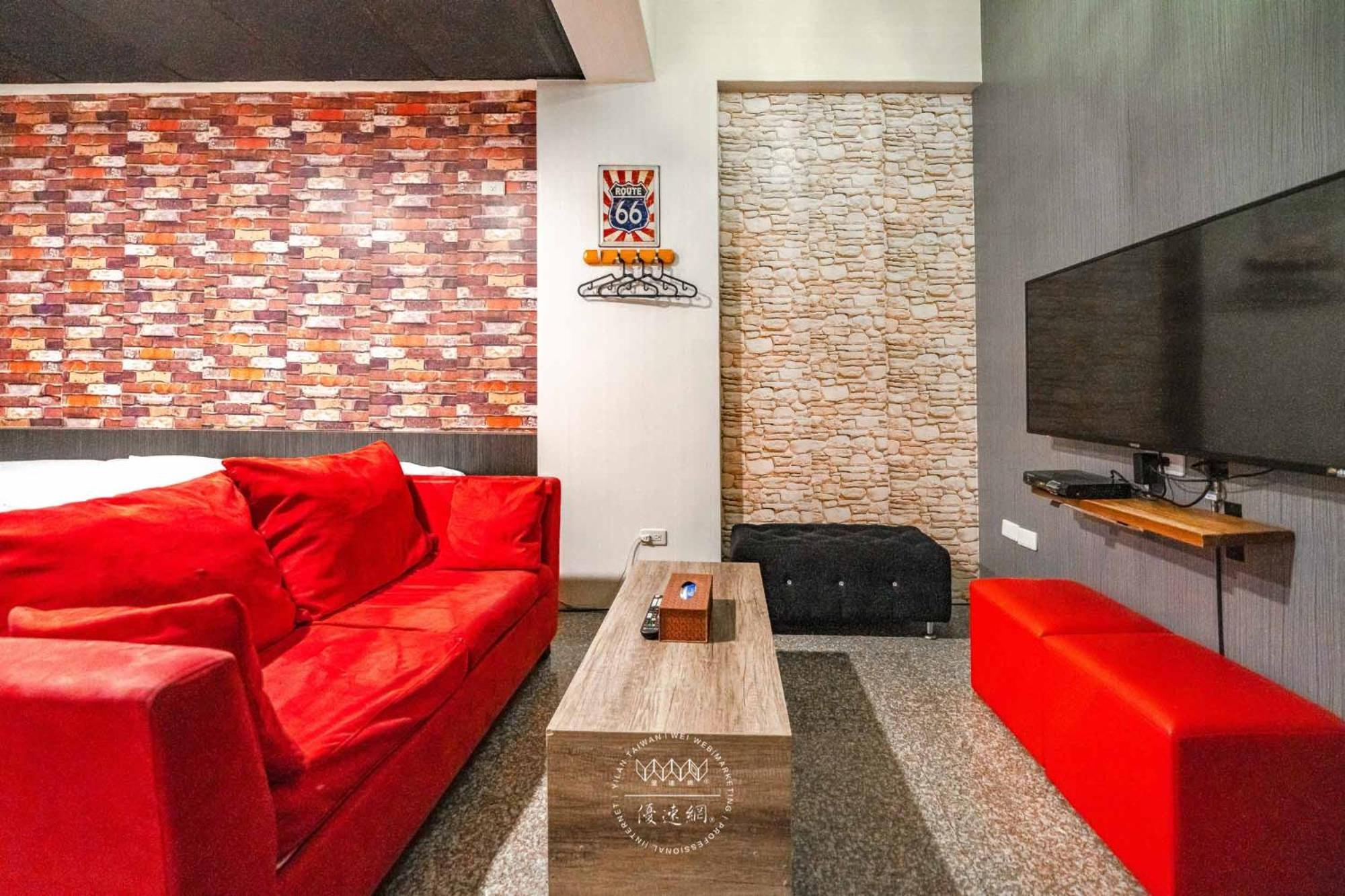 羅東夜市 工業loft旅宿 Loft House Luodong Exterior photo