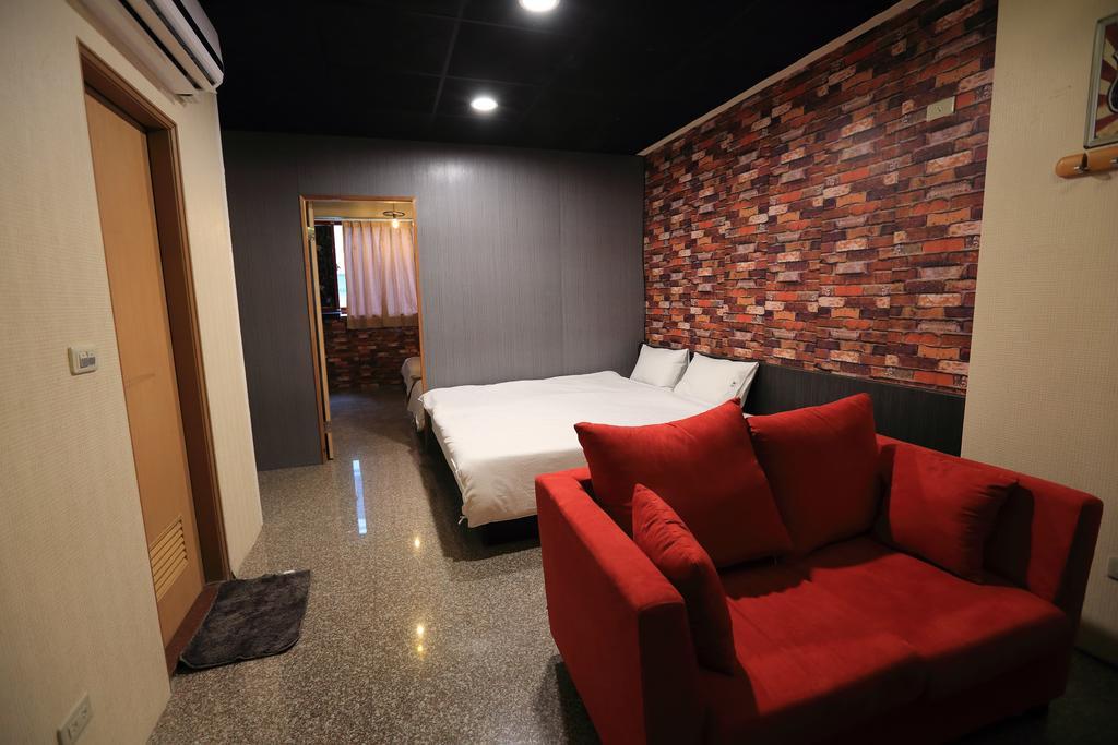 羅東夜市 工業loft旅宿 Loft House Luodong Exterior photo
