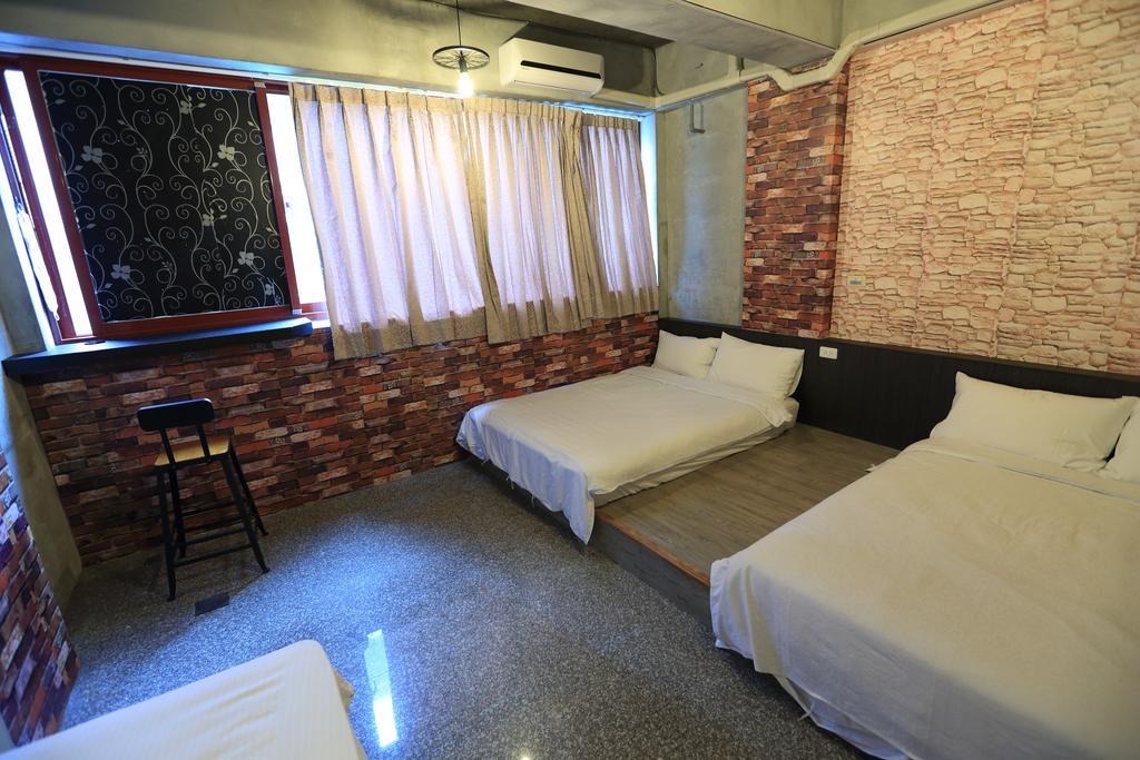 羅東夜市 工業loft旅宿 Loft House Luodong Exterior photo