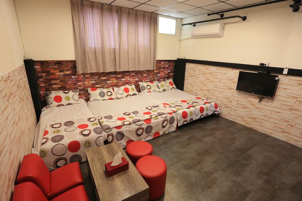 羅東夜市 工業loft旅宿 Loft House Luodong Exterior photo