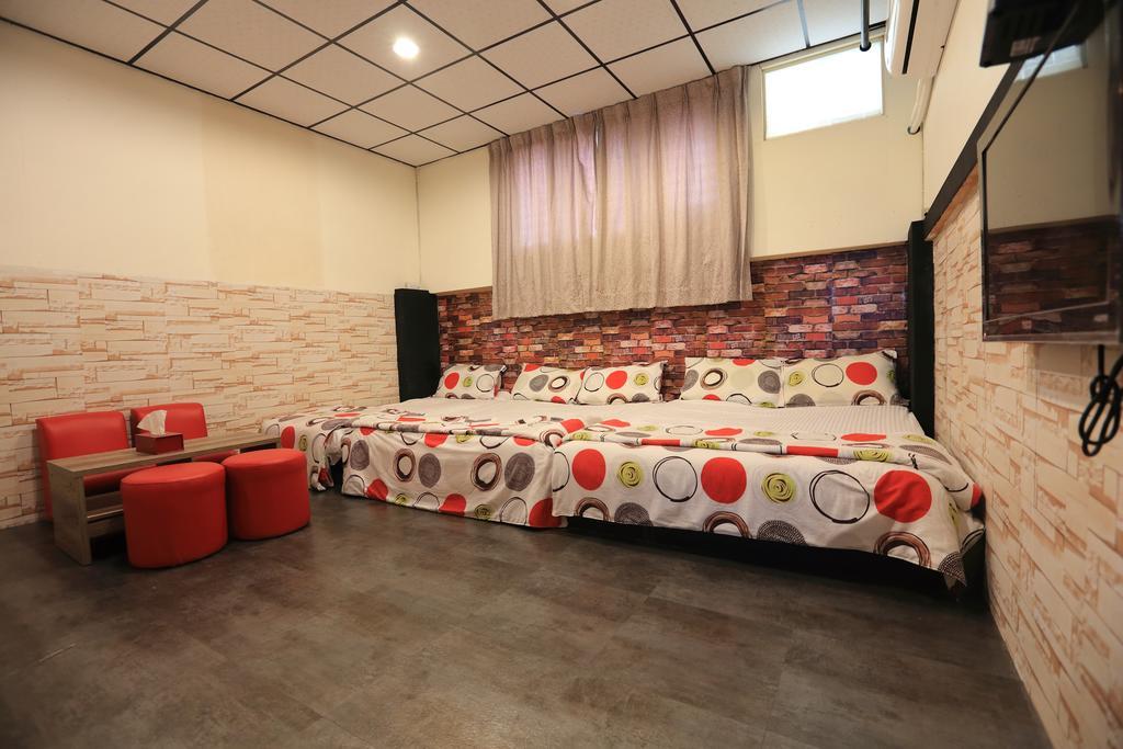 羅東夜市 工業loft旅宿 Loft House Luodong Exterior photo