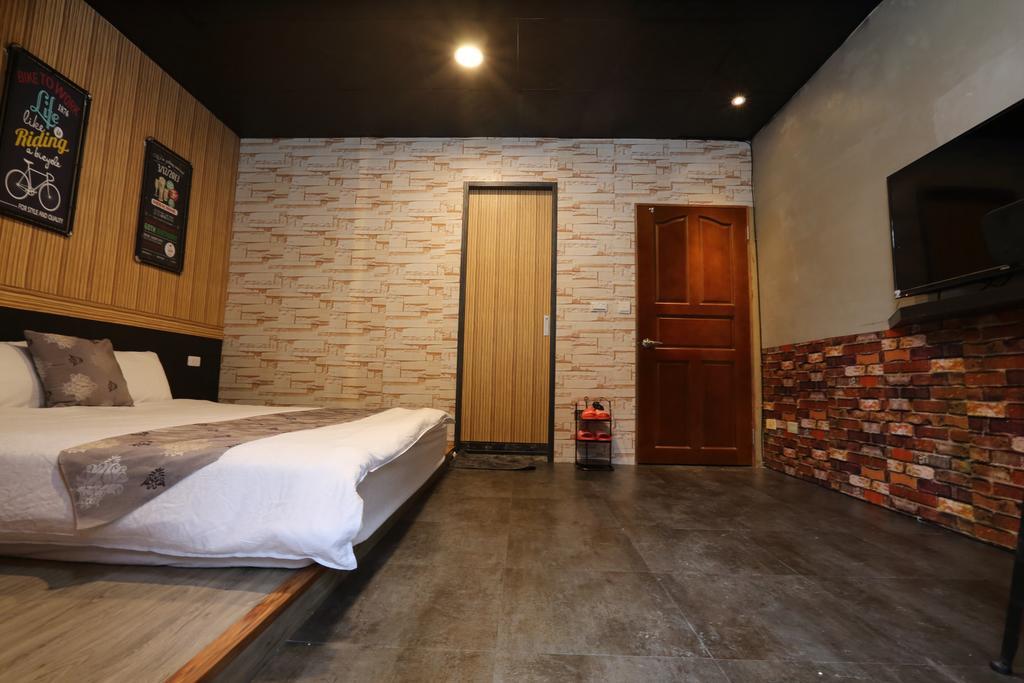 羅東夜市 工業loft旅宿 Loft House Luodong Exterior photo