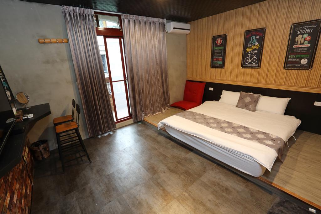 羅東夜市 工業loft旅宿 Loft House Luodong Exterior photo