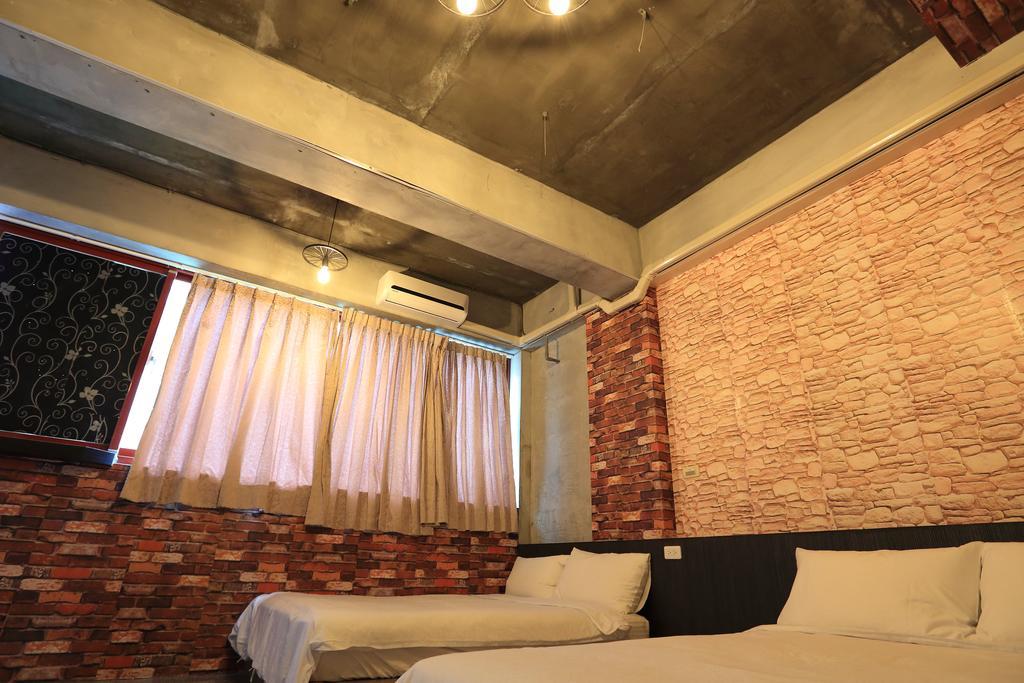 羅東夜市 工業loft旅宿 Loft House Luodong Exterior photo