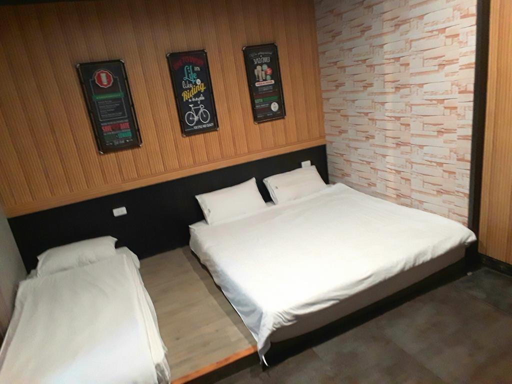 羅東夜市 工業loft旅宿 Loft House Luodong Exterior photo